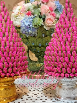 พานพุ่มดอกกุหลาบ ประดิษฐ์จากดิน [5.5 นิ้ว 2,500 บาท/คู่]