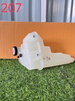 กระป๋องพักน้ำ Toyota Revo 2015-20 ใหม่แท้