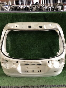 ฝาปิดท้าย Toyota Harrier Gen3