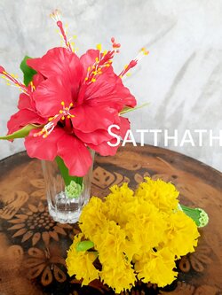 ชุดกรวยดอกชบา 5 ดอก และดอกดาวเรือง 9 ดอก ประดิษฐ์จากดิน