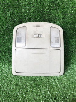 ไฟในเพดานห้องผู้โดยสาร Toyota Revo