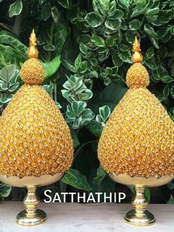 พานพุ่มเกล็ดผ้าสีทอง ประดับคริสตัล