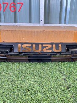 ซับในหน้ากระจังชิ้นบน Isuzu D-Max 2020