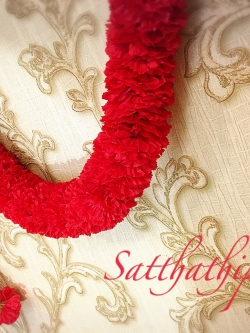 พวงมาลัยผ้าสองชาย [แบบตัดก้านดอกร้อยแน่น 400 บาท/เมตร]