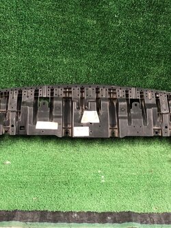 ฝาครอบเครื่องด้านล่าง Toyota Prius