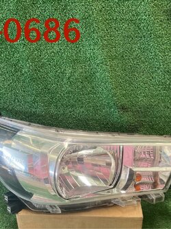 ไฟหน้า L Toyota Revo 2018-2022+ แท้มือสอง