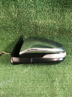 กระจกมองข้าง L โครเมี่ยมมีไฟเลี้ยว 7 สาย Toyota Revo 2016-2020 มือสองมีตำหนิ