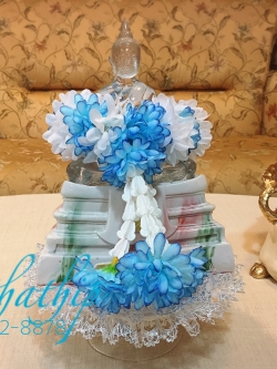 พวงมาลัยผ้า ดอกมัม สีขาว,ฟ้า (สีประจำวันศุกร์) - พวงมาลัยผ้า ประจำวันศุกร์ - Fabric garland