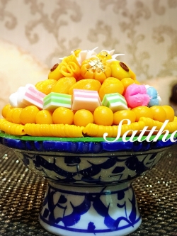 พานโมเดลขนมไทย ประดิษฐ์จากดิน 4" - พานขนมมงคล ประดิษฐ์จากดิน - พานขนมไทย ดินปั้น