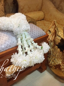 พวงมาลัยผ้า ดอกมัมสีขาว - พวงมาลัยผ้า - Fabric garland
