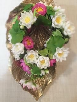 พวงมาลัยดอกบัวหลวง ประดิษฐ์จากดิน - Lotus garland