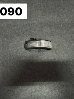 ไฟเลี้ยวกระจกมองข้าง R Toyota Fortuner 2012