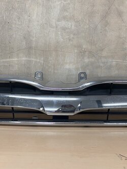 กระจังหน้ารถตู้ Toyota Hiace 2011-13