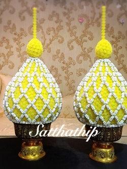 พานพุ่มดอกบานไม่รู้โรย คลุมตาข่ายดอกรักประดิษฐ์ - Phan bush