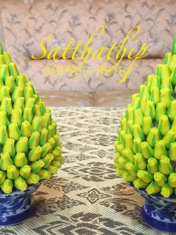 พานพุ่มดอกกุกลาบ (สีเหลือง) ประดิษฐ์จากดิน - Phan bush