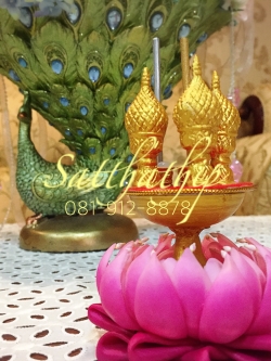 ชุดเครื่องทองน้อย ประดิษฐ์จากซิลิก้า บนถาดบัว ประดิษฐ์จากดิน