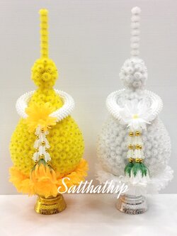 พานพุ่มดอกบานไม่รู้โรยประดิษฐ์ [6 นิ้ว/ 2,300บาท/คู่]