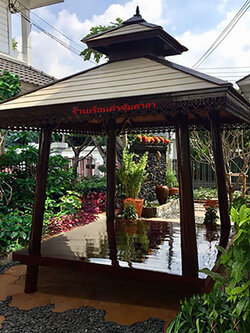 ( รหัส D4-2.4x2.4 โดมสูง ) แหย่ง เสากลมเอียงโดมสูง สีโอ๊คคาขาว ไม่มีพิง / ขนาด 2.40x2.40x3.00 เมตร