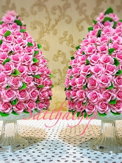 พานพุ่มดอกกุหลาบ ประดิษฐ์จากดิน [7.5 นิ้ว 4,600 บาท/คู่]