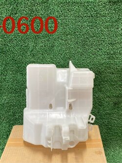 กระปุกฉีดน้ำกระจกหน้า Mitsubishi Triton 2016-2020 แท้มือสอง