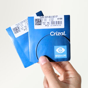 ESSILOR กับ CRIZAL ต่างกันอย่างไร?