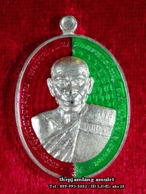 เหรียญรุ่นรวยชนะจน(1) หลวงพ่อสิน ภัททาจาโร วัดละหารใหญ่ ระยอง เนื้อกะไหล่เงิน ลงยา ลายแดง เขียว ปี 2564