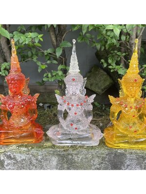 พระจักรพรรดิ กว้าง4นิ้ว สูง8นิ้ว สีประจำวันเกิด ตั้งหน้ารถได้