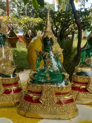 พระเเก้วมรกต 3 ฤดู ฐานกว้าง7นิ้ว สูง12นิ้ว