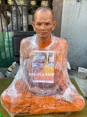 พระเกจิอาจารย์ ปั้นใหม่ ขนาดเท่าองค์จริง หน้าตัก30นิ้ว