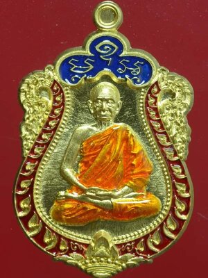 เหรียญเสมาชนะมาร(1) หลวงปู่บุญมา สำนักสงฆ์เขาแก้วทอง ปราจีนบุรี เนื้อทองฝาบาตร ลงยาบน น้ำเงิน-ขอบแดง จีวรเหลือง ปี 2564