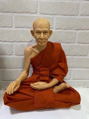 หลวงปู่ศุข วัดปากคลองมะขามเฒ่า สูง10นิ้ว เนื้อเรซิ่นไฟเบอร์