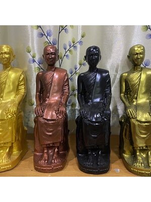 หลวงปู่เทพโลกอุดร สูง 9 นิ้วครึ่ง เนื้อเรซิ่น