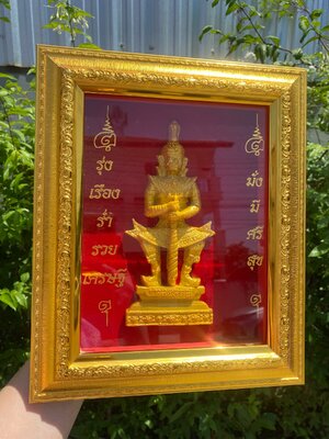 ท้าวเวสสุวรรณ พร้อมกรอบ กว้าง10นิ้ว สูง12นิ้ว สำหรับเเขวนเเละตั้งโต๊ะ