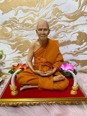 หลวงปู่ดู่ หน้าตักพระ 7นิ้ว บล็อกขนาด 9นิ้ว