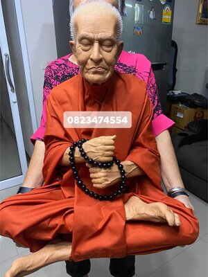 สมเด็จโต องค์ใหญ่ กว้าง 18 นิ้ว สูง 24 นิ้ว