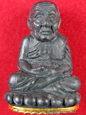 หลวงปู่ทวด นิ้วกระดกก้นลายเซ็น(3) รุ่นกฐิน 53 ลังกาสุกะ เนื้อว่านผงคลุกรัก หุ้มก้นกะไหล่ทอง ปี 2553