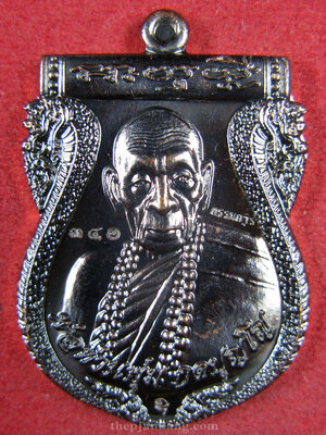 เหรียญเสมารุ่นแรก(5) พ่อท่านพุ่ม สำนักสงฆ์ดอยเจดีย์ศรีพุทธสถิต นครศรีธรรมราช รุ่นอายุยืน 113 เนื้อทองแดง รมดำ ปี 2557