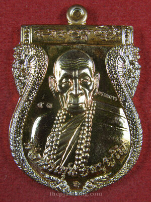 เหรียญเสมารุ่นแรก(1) พ่อท่านพุ่ม สำนักสงฆ์ดอยเจดีย์ศรีพุทธสถิต นครศรีธรรมราช รุ่นอายุยืน 113 เนื้อนวะโลหะฯ ปี 2557