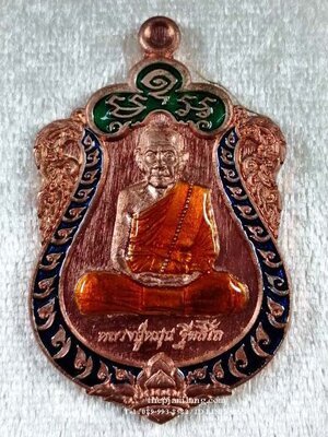 เหรียญเสมาหลวงปู่หมุน(2) รุ่นสร้างบารมี วัดบ้านจาน ศรีสะเกษ เนื้อทองแดงลงยา เขียว-น้ำเงิน จีวรเหลือง ปี 2559