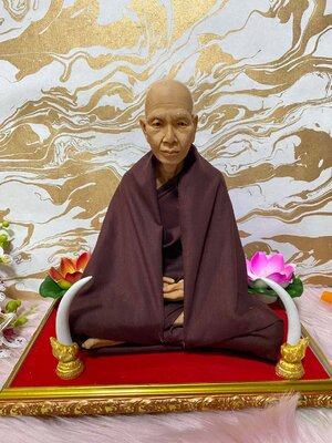 ครูบาศรีวิชัย หน้าตัก 9 นิ้ว