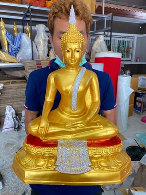 พระปางสะดุ้งมาร เป็นพระประธานได้ กว้าง 15นิ้วครึ่ง สูง21นิ้ว