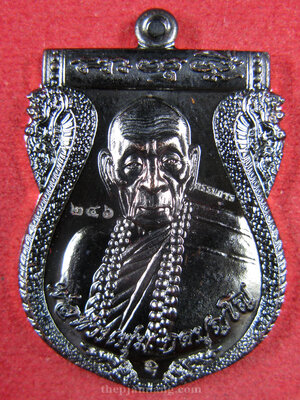 เหรียญเสมารุ่นแรก(4) พ่อท่านพุ่ม สำนักสงฆ์ดอยเจดีย์ศรีพุทธสถิต นครศรีธรรมราช รุ่นอายุยืน 113 เนื้อทองแดง รมดำ ปี 2557