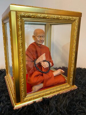 สมเด็จโต พร้อมตู้กระจก ตู้หลุยหนา ตู้สูง 11 นิ้ว