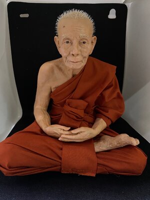 หลวงพ่อท่านคล้าย เนื้อเรซิ่นไฟเบอร์ งานพรีเมี่ยม สูง10นิ้ว กว้าง9นิ้ว