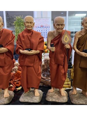 สมเด็จโต หลวงปู่ทวด หลวงปู่มั่น องค์ยืน สูง 22 นิ้ว