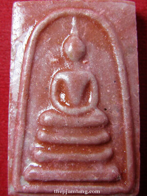 พระสมเด็จวัดพระธาตุสุนันทา(1) รุ่นยกช่อฟ้า ครูบาโต วัดพระธาตุสุนันทา เชียงใหม่ ว่านพญาไก่แดง ปี 2547