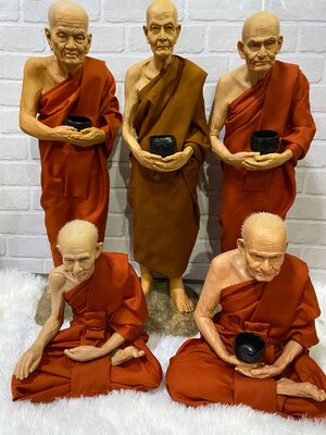 พระเกจิอาจารย์ หลวงปู่ทวด หลวงปู่มั่น หลวงพ่อเงิน หลวงพ่อสด สูง22นิ้ว