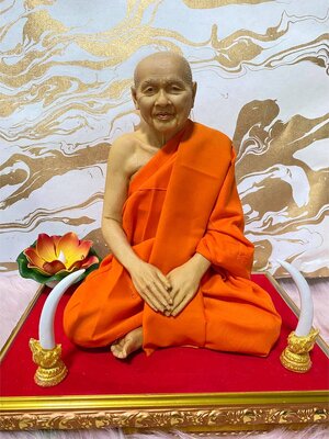 หลวงพ่อฤาษีลิงดำ หน้าตักพระ9นิ้ว สูง 11นิ้ว