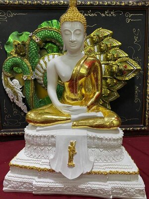 พระปางสมาธิ องค์ใหญ่ กว้าง 13 นิ้ว ปิดทองเค