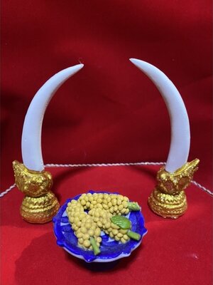 งาช้าง เนื้อเรซิ่น สำหรับตกเเต่ง สูง4นิ้ว ราคาเป็นคู่